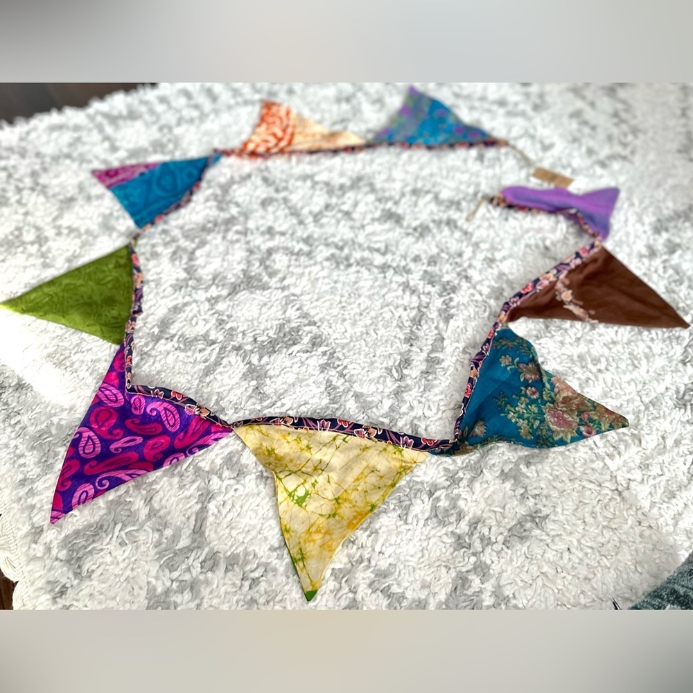 RARE Anthropologie NWT Recycled Pennant Garland - Picture 3 of 16